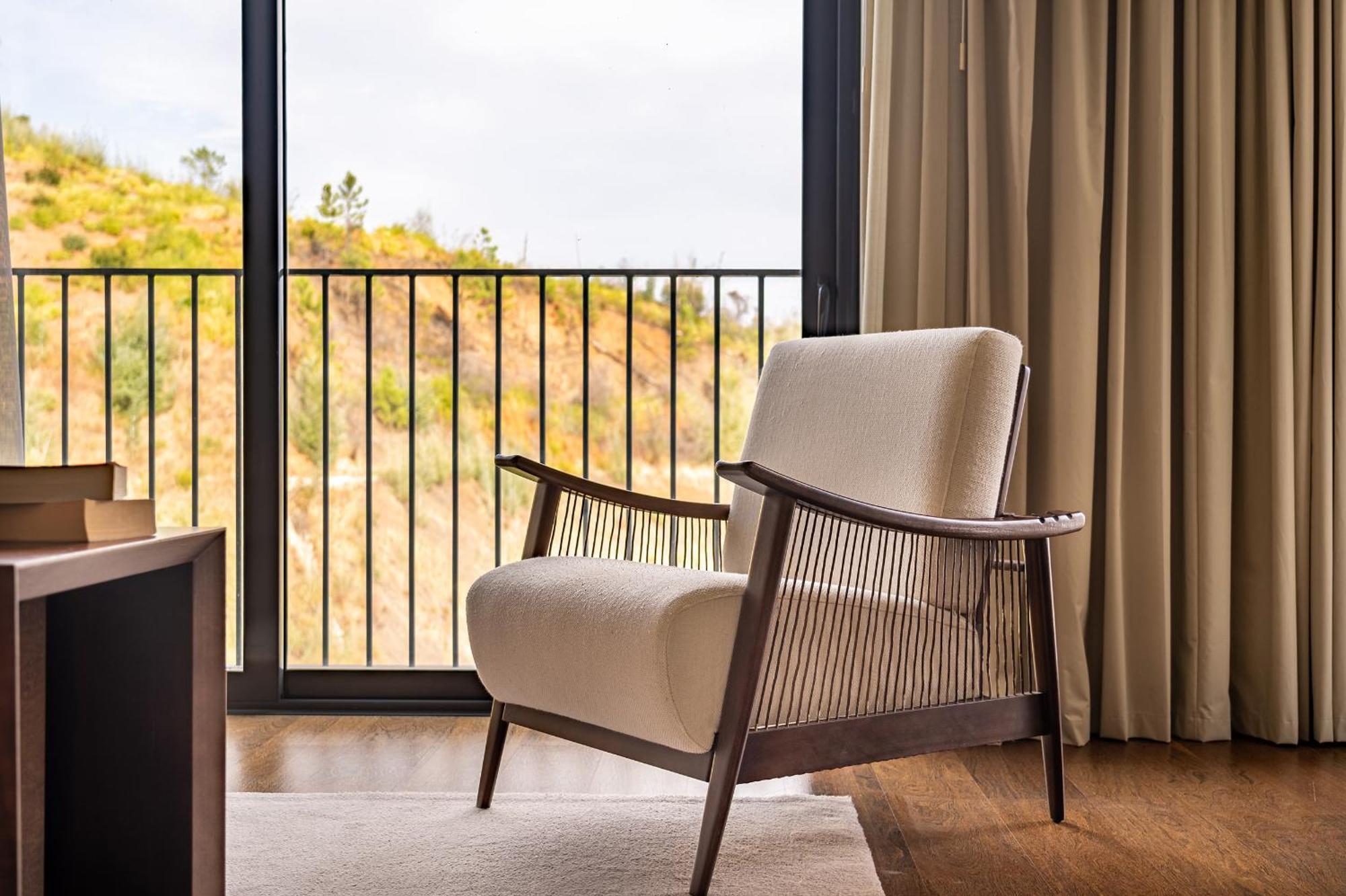 Monchique Resort & Spa Eksteriør billede A chair with a woven back