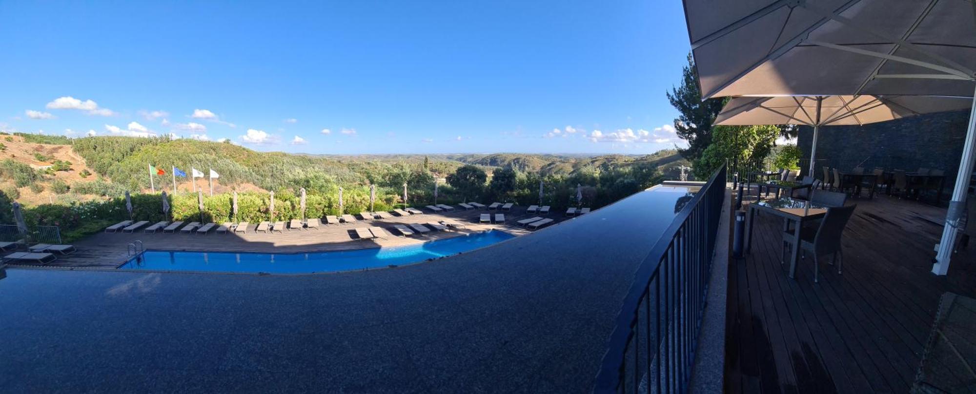 Monchique Resort & Spa Eksteriør billede Infinity pool at the hotel